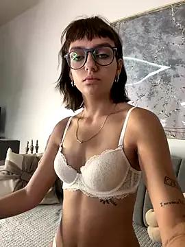 AlexaNewbie from StripChat is Freechat