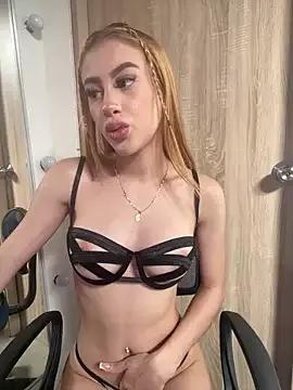 emilywaren from StripChat is Freechat