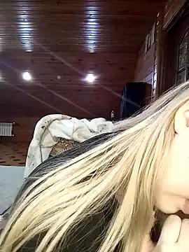 LoveMolly from StripChat is Freechat