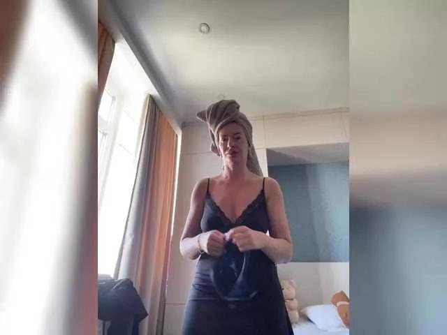 -wowFox- on BongaCams 