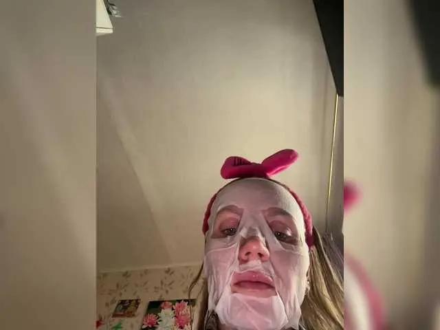 Alenushka888 on BongaCams