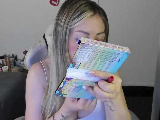 AndreinaSuann on BongaCams