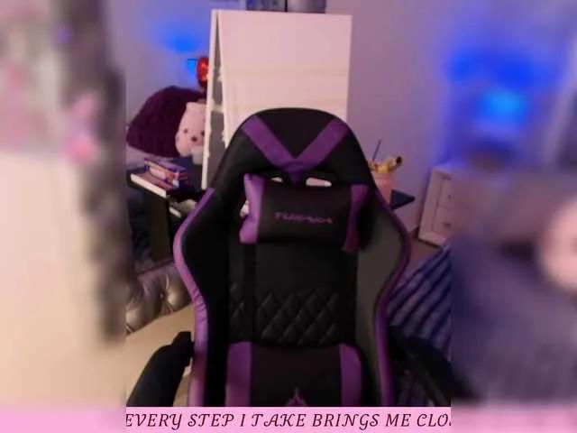 EinnyMure — What attracts me to a man is the way he expresses himself to me, I like that they are very flirtatious and hot, the erotic talks and that he touches my body strongly!