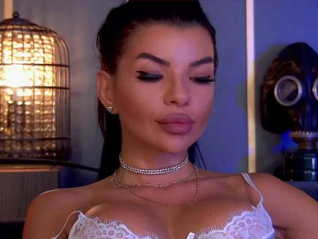 EleniaDevons on BongaCams 