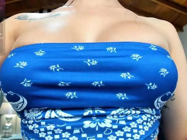 KatieNolanX — I love gentle people, who knows how to make a woman feels real good and give me princess treatment