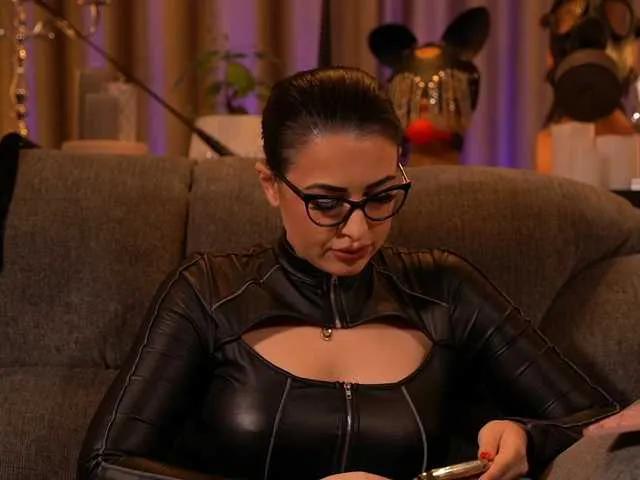 BongaCams KellyKent is Freechat KellyKent — I adore those who come to me with open minds and honest hearts, ready to explore their desires. Respectful interactions are what I treasure most. Whether it's through a playful exchange or a deep dive into your darkest desires, our connection is the...