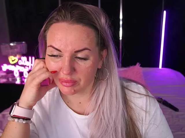 KiraCandyS on BongaCams