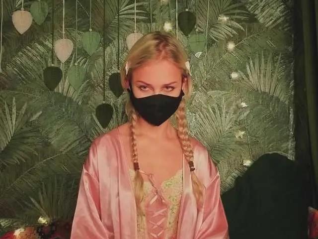 Meeeeow on BongaCams 