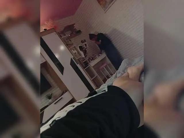 Niki233221 on BongaCams 