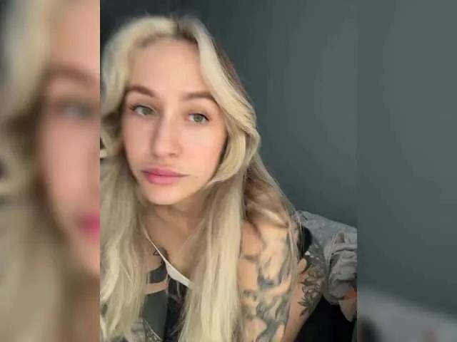 QueenKing on BongaCams