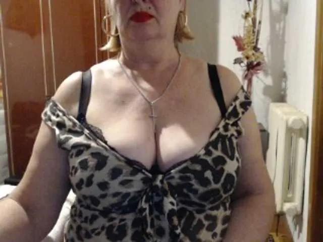 secretfox — Deep and passionate love, yeah you might get hurt but it is the only way to live the life fully