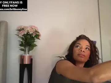 camilitasu — naked and oil on my boobs #latina #teen #bigass #lovense  #curvy [999 tokens remaining]