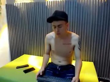 ell_mono on Chaturbate 