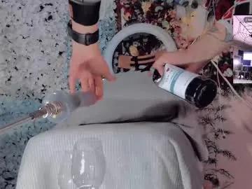 kate_yoshy — take a sip from the glass !happy halloween [637 tokens left]