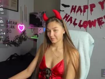 sunlightsofia — GOAL: Topless 5 min [333 tokens remaining] Hi boys! Wanna to have fun? I will give you the brightest moments! 