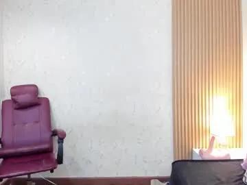 taylor_bennet — Sexy mature #shaved #roleplay #erotic #cameltoe #pussy