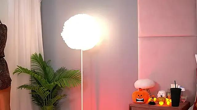 AlmaLuv on StripChat 