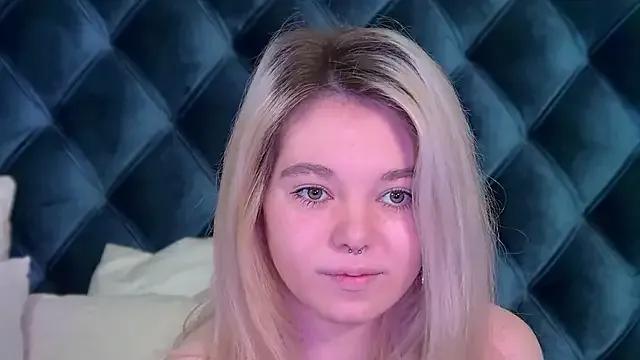 AnnaDelon on StripChat