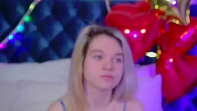 AnnaDelon on StripChat