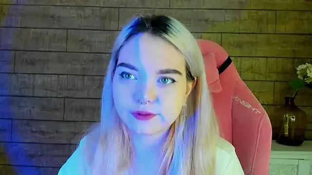 AnnaDelon on StripChat