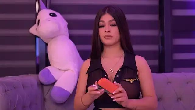 BellaNoirre on StripChat 