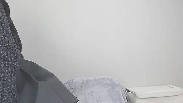 CocoaMilk18 on StripChat