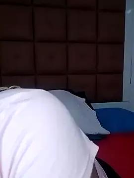 ELLA_KELLY on StripChat 