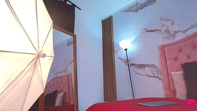 Ema_Jonees — play with my pussy