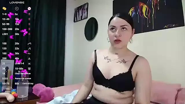 Emmie_Hot on StripChat 