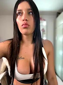 Emmily_19 on StripChat 