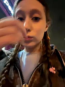 FroggyAnna on StripChat