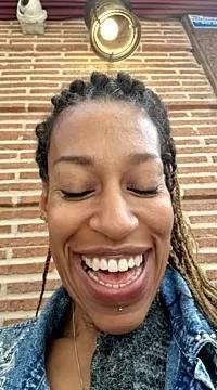 Goldenlace on StripChat