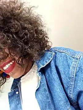 Goldenlace on StripChat