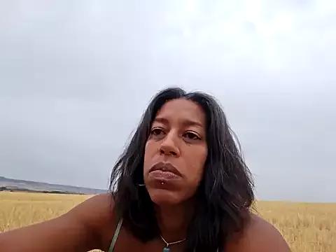 Goldenlace on StripChat