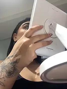 IrisBaker on StripChat 