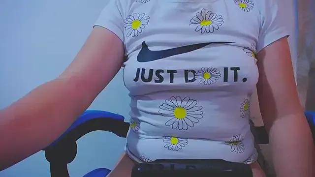 klylls_squirt_ on StripChat 