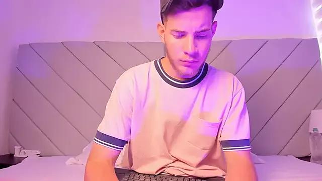 lara_and_danny on StripChat 