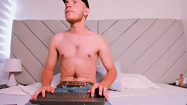 lara_and_danny on StripChat 