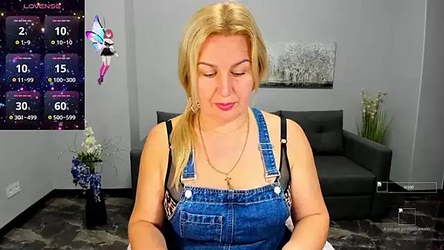 Lili_Crossi on StripChat 