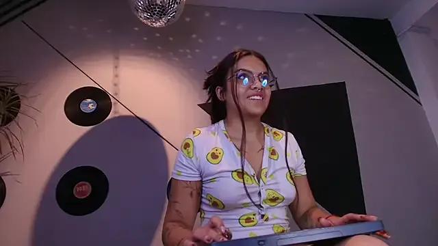 Lilith_and_Khloe on StripChat 