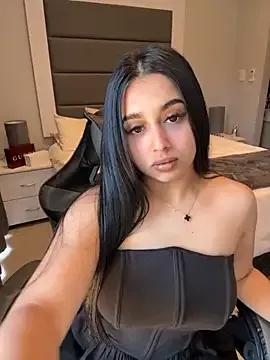 LilMisIndianx on StripChat