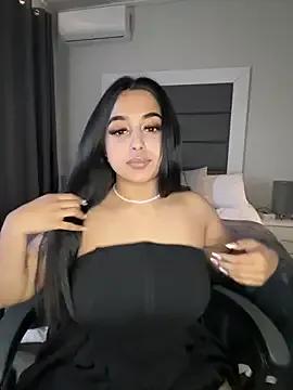 LilMisIndianx on StripChat