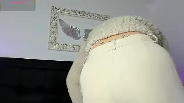 Lola_Blondie on StripChat 