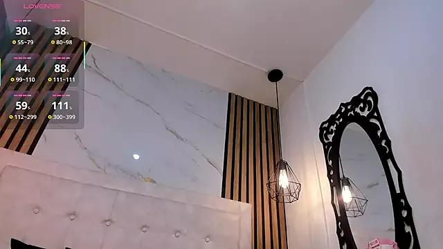 Lola_Blondie on StripChat 