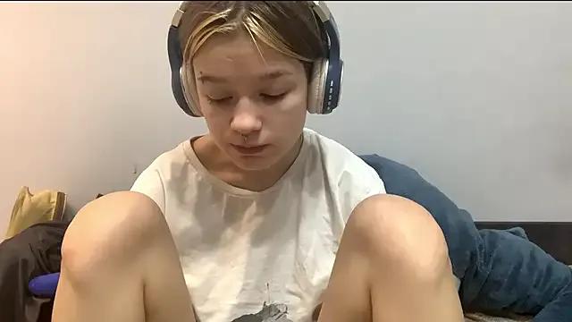 StripChat LorRebak is Freechat LorRebak — Bite my lips close to you