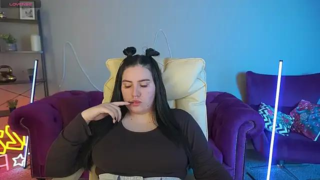 LunaDreamm — show the bra