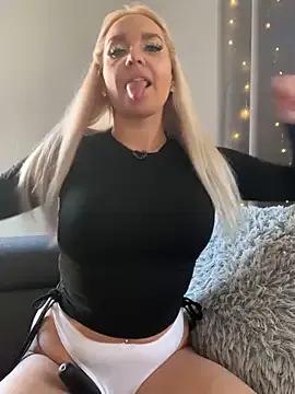 StripChat MIA-XXX is Freechat MIA-XXX — Squirt with orgasmus