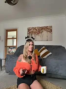 MimiMaee on StripChat 