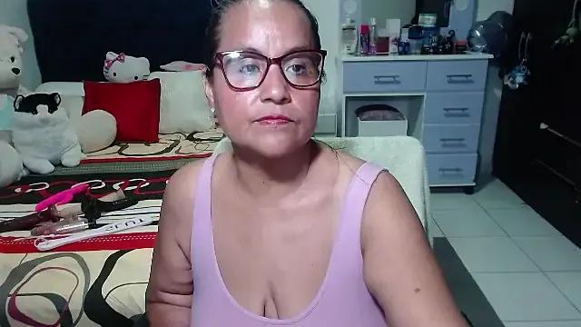 pervert_mommy_ on StripChat