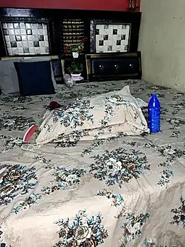 PRIYA_22 on StripChat